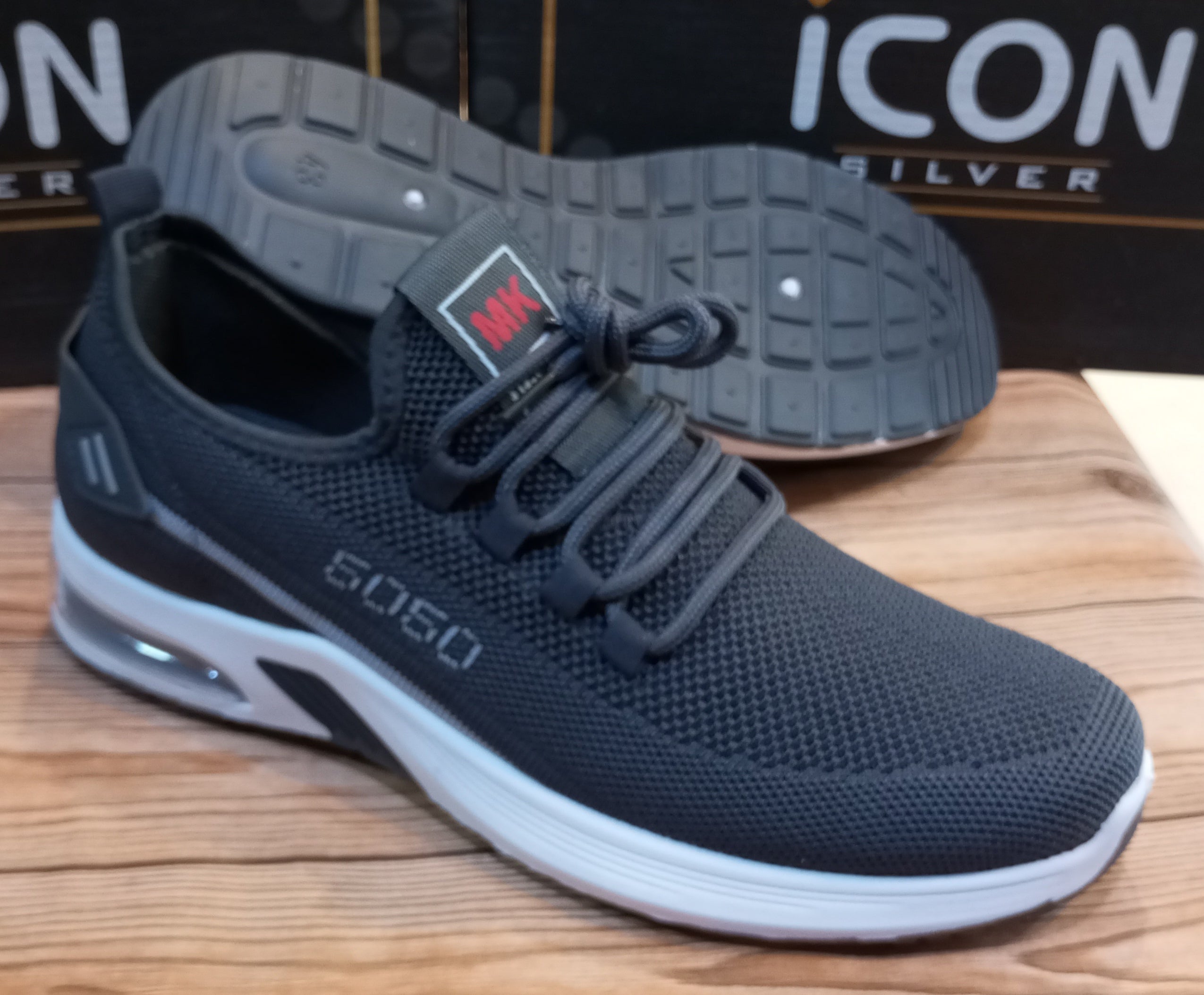 SIMPLE PLAIN CASUAL AND TRAINING JOGGERS FOR MEN