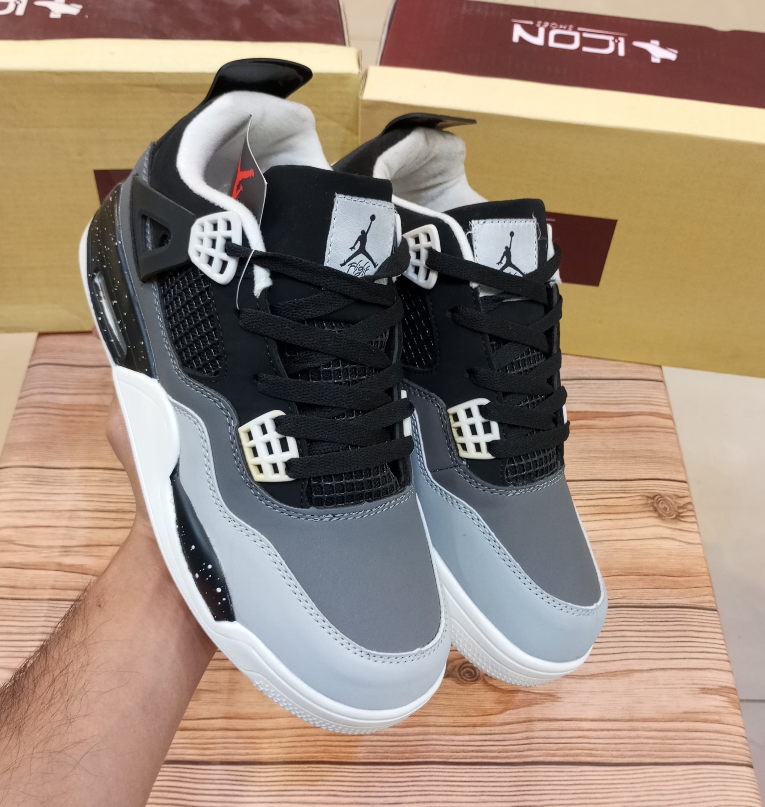 JORDAN RETRO 4 MOON GREY