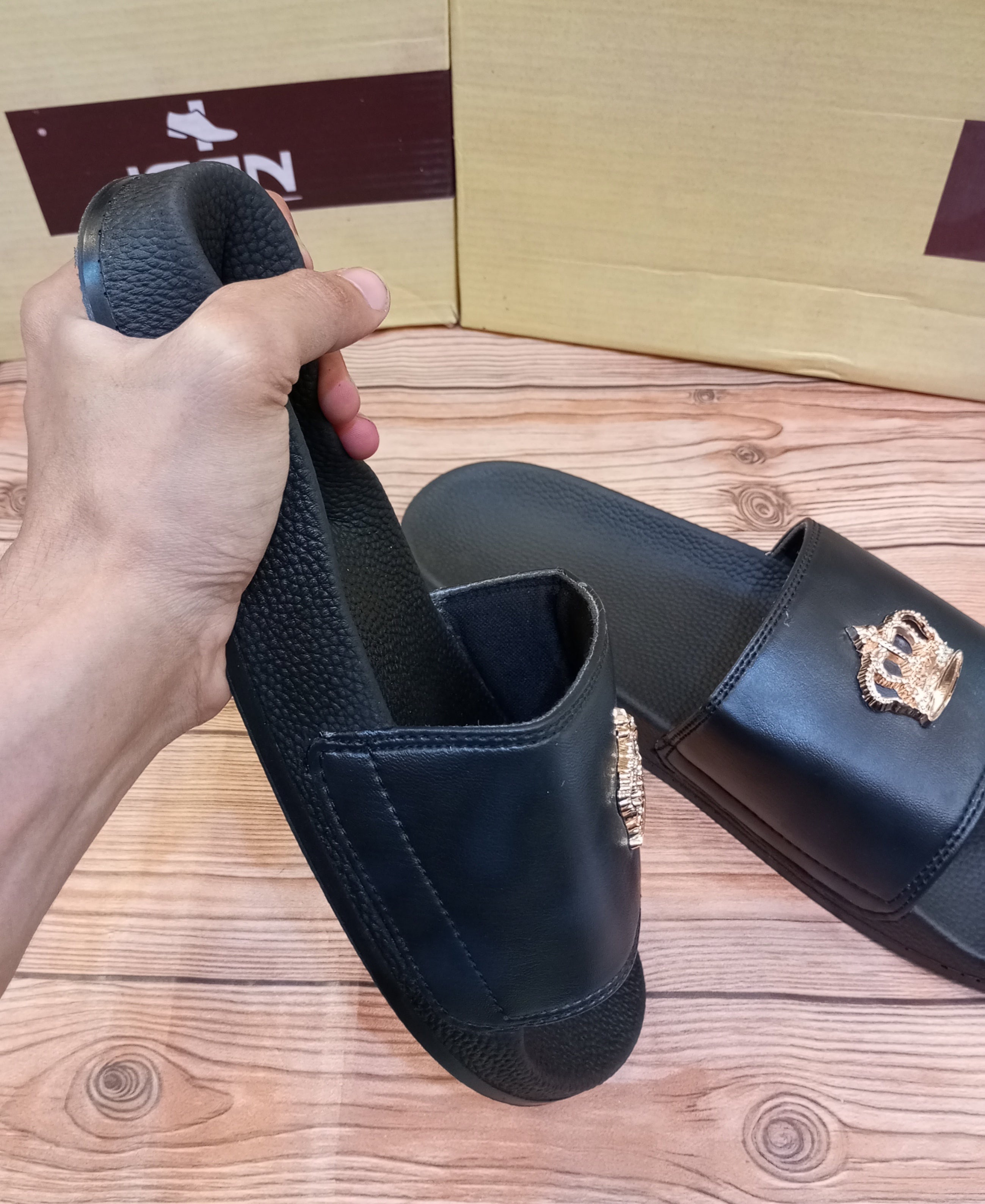 PREMIUM QUALITY ROYAL CLASSIC SLIDES         (SPUNCH SOLE)