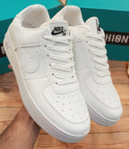 TRIPLE WHITE NIKE AIR FORCE 1