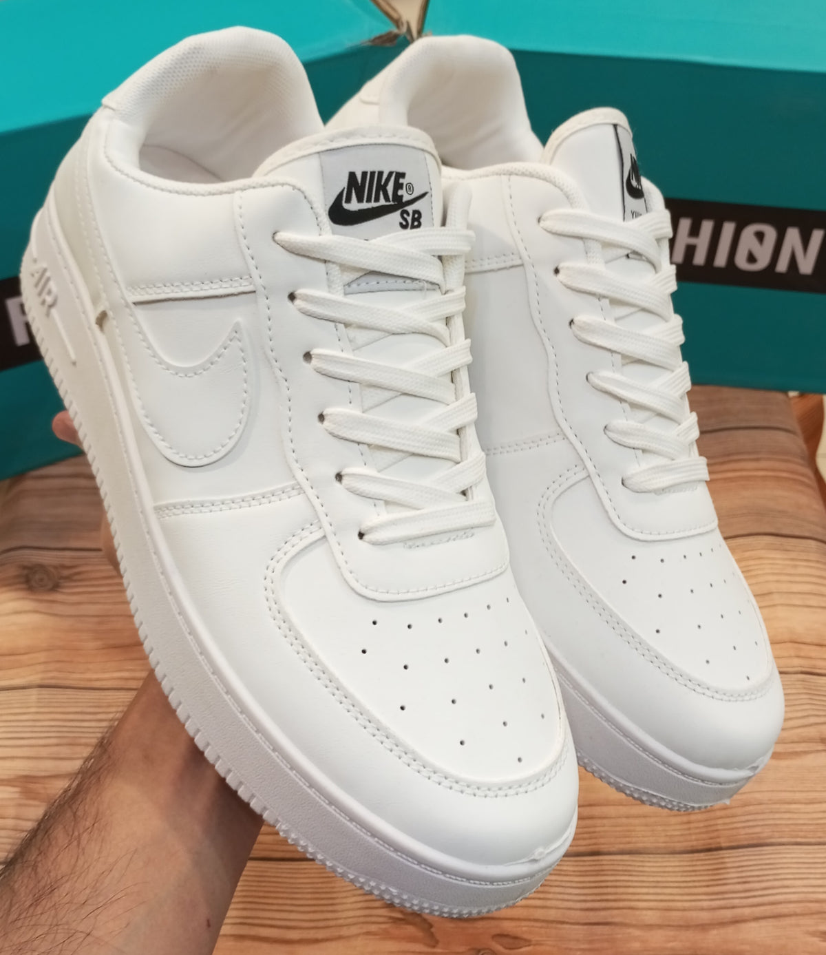 TRIPLE WHITE NIKE AIR FORCE 1