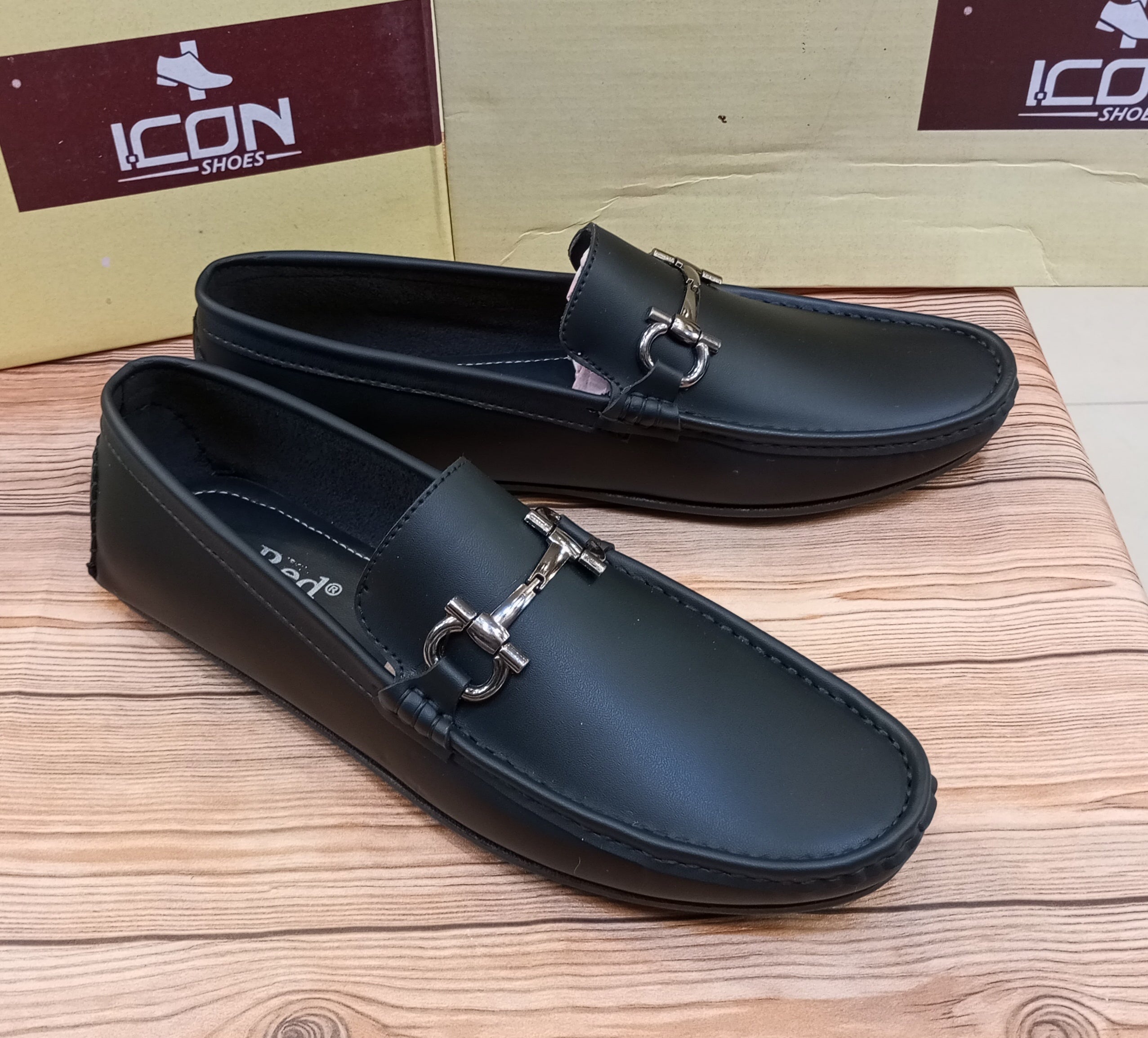 RED CROWN'S PREMIUM QUALITY WRINKLE FREE MOCASSION'S FOR MEN