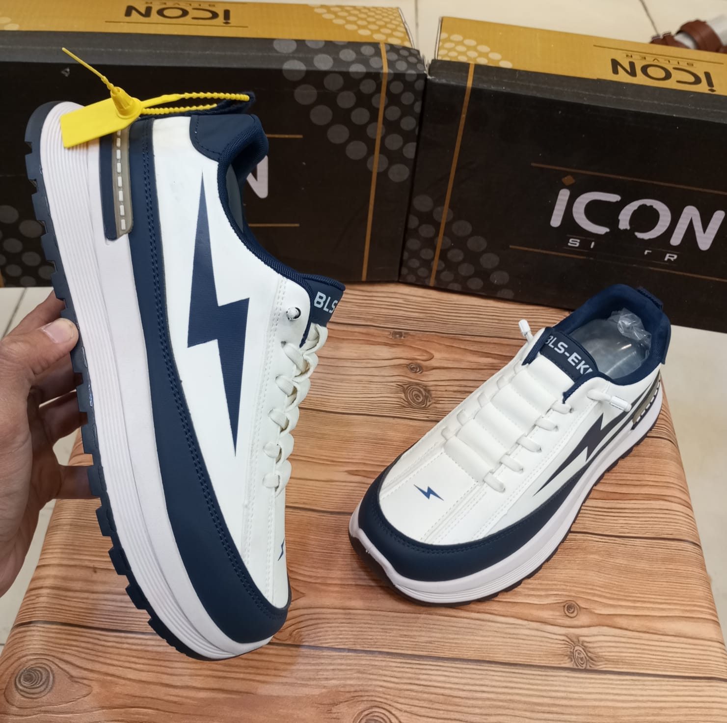 (FLASH) WITHOUT LACES CASUAL AND TRAINING JOGGERS FOR MEN