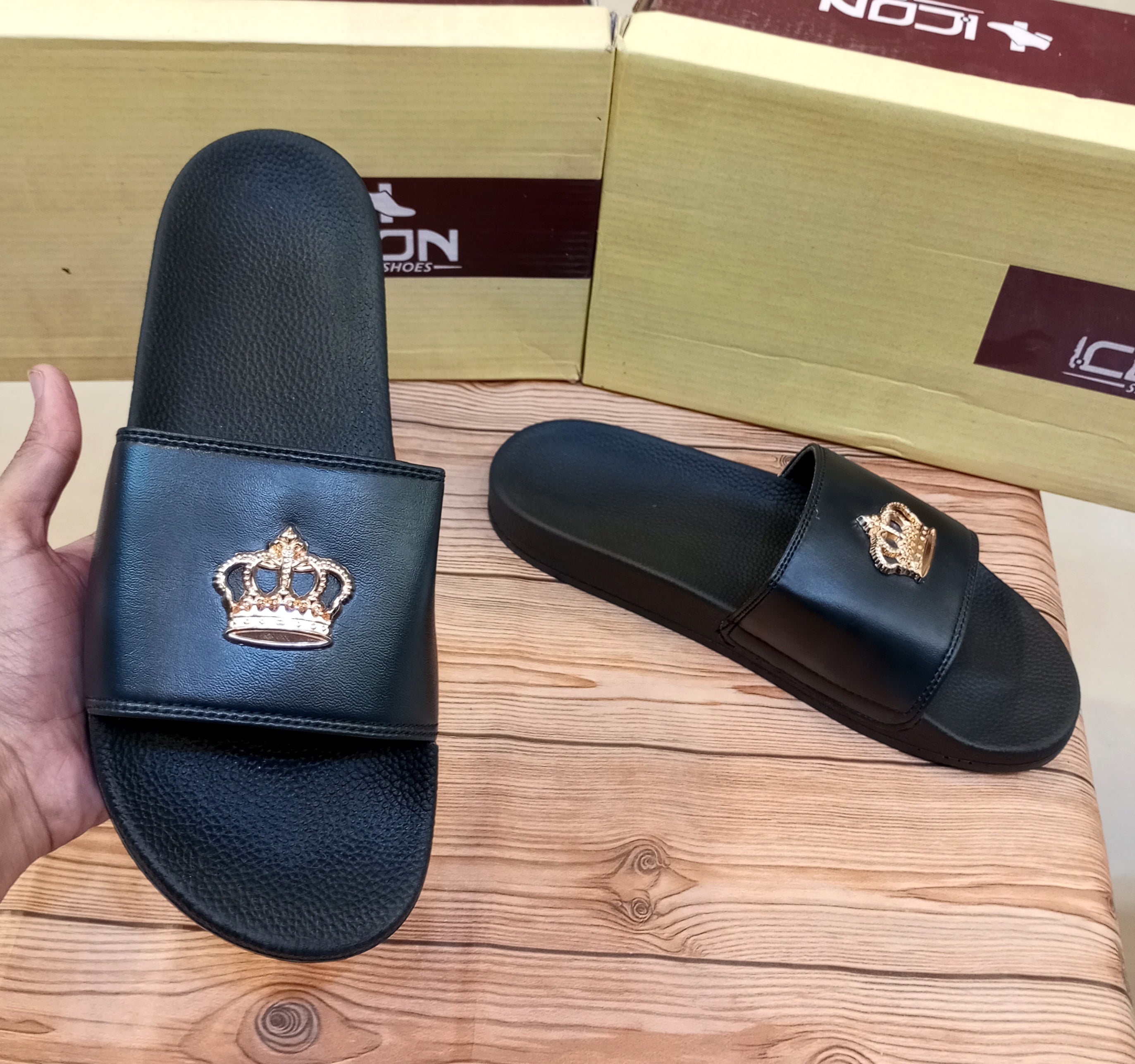 PREMIUM QUALITY ROYAL CLASSIC SLIDES         (SPUNCH SOLE)