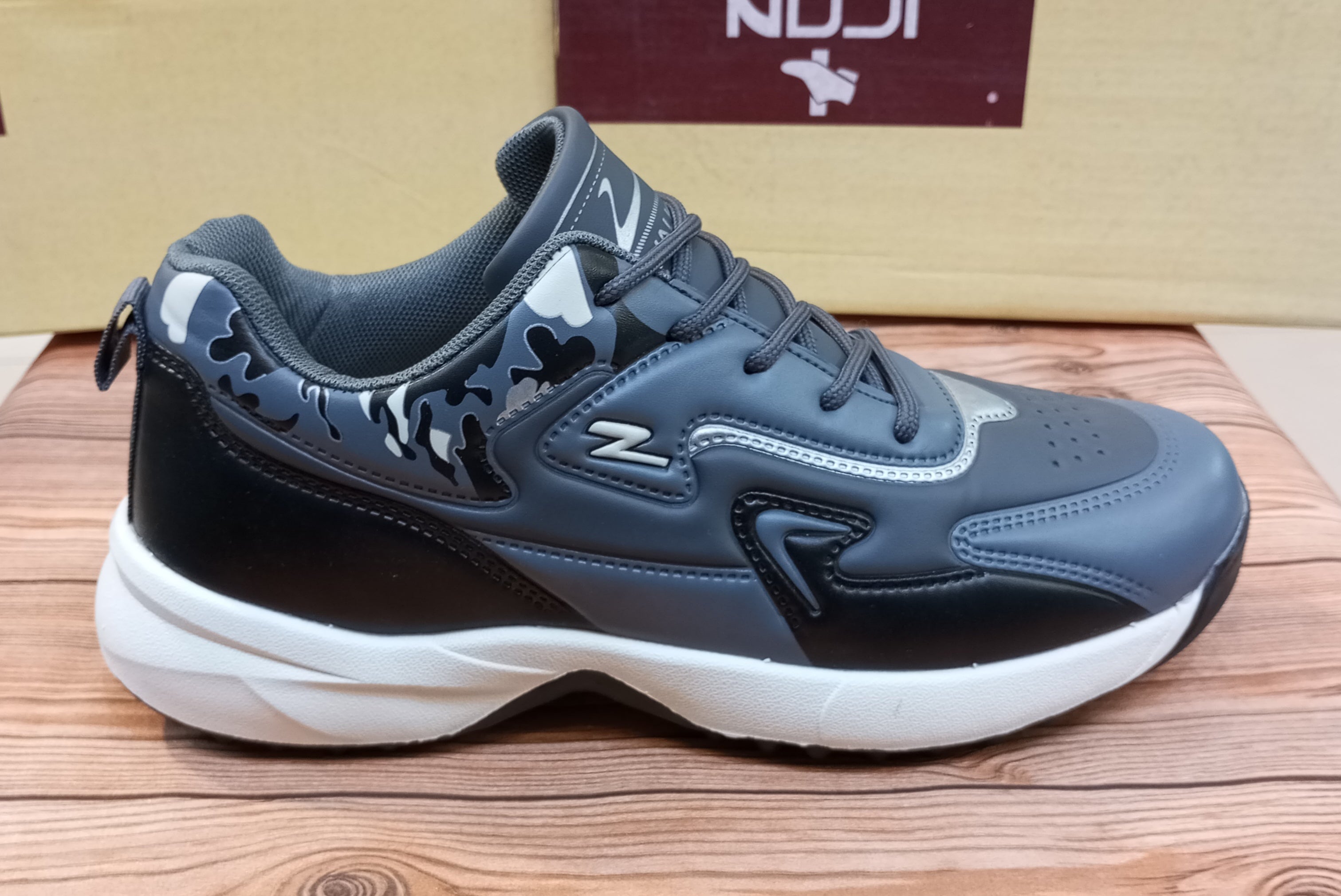 WALK'S GREY TRAINING AND CASUAL GRIPPERS FOR MEN