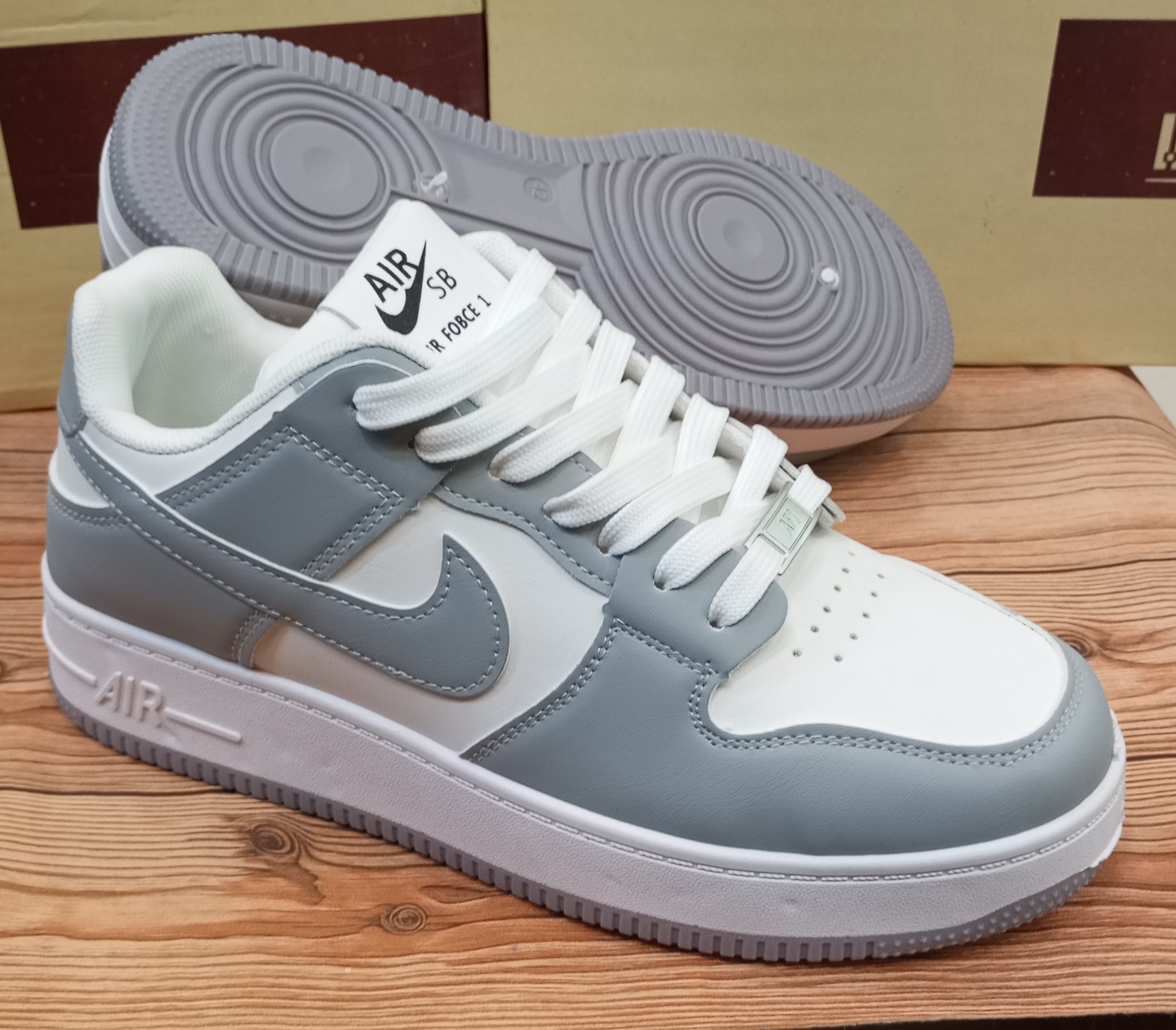 NIKE AIR JORDAN 1 (LOW CUT)