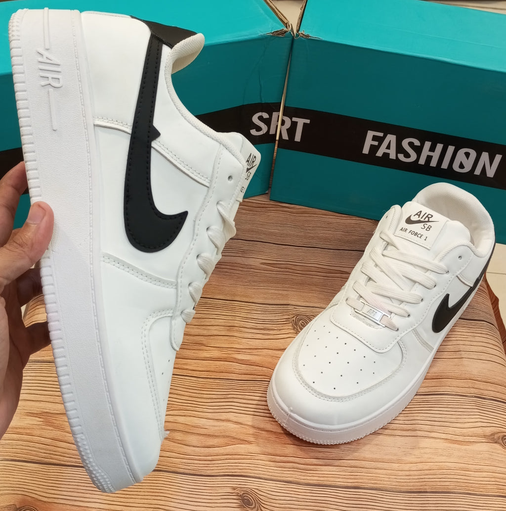 TRIPLE WHITE NIKE AIR FORCE 1