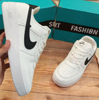 TRIPLE WHITE NIKE AIR FORCE 1