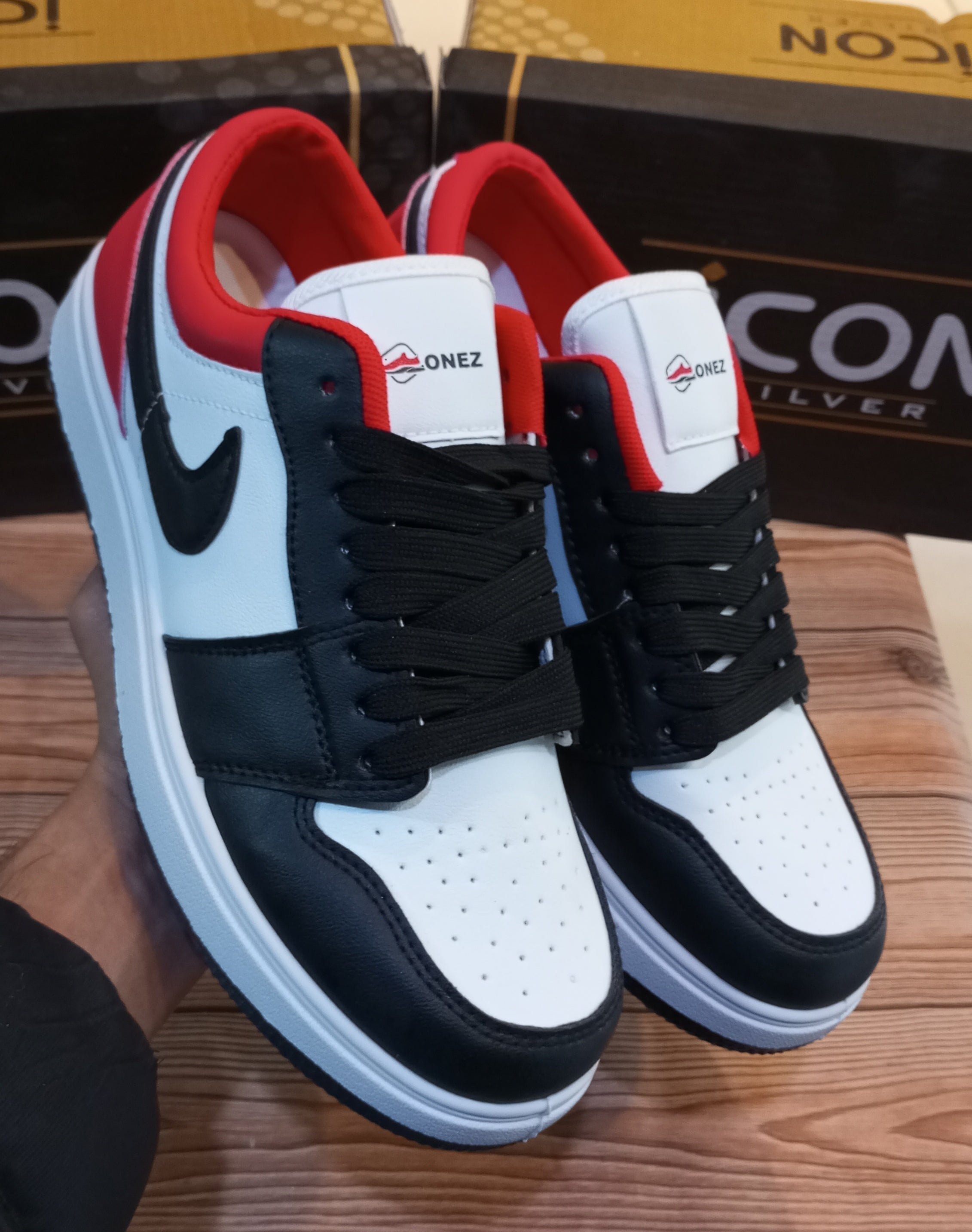 BLACK RED NIKE AIR JORDAN 1 (LOW CUT)