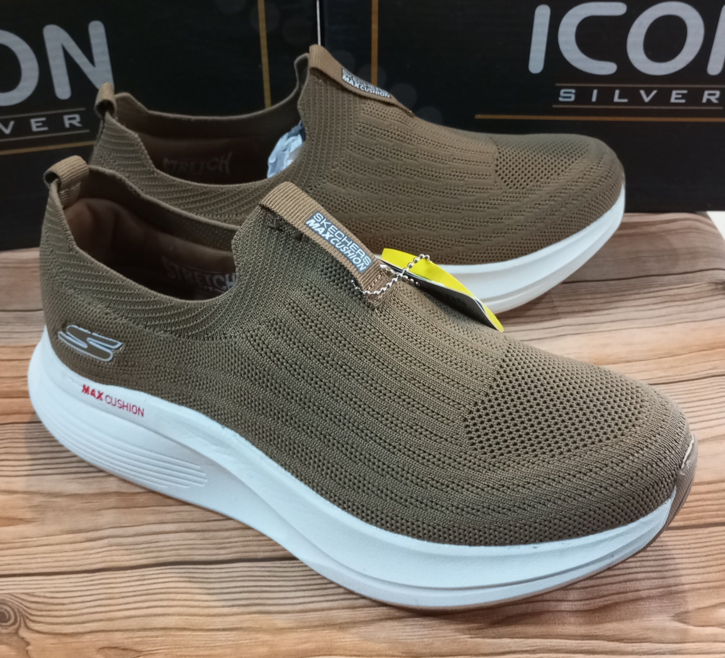 SKECHERS MAX CUSHION SUPER COMFY JOGGERS