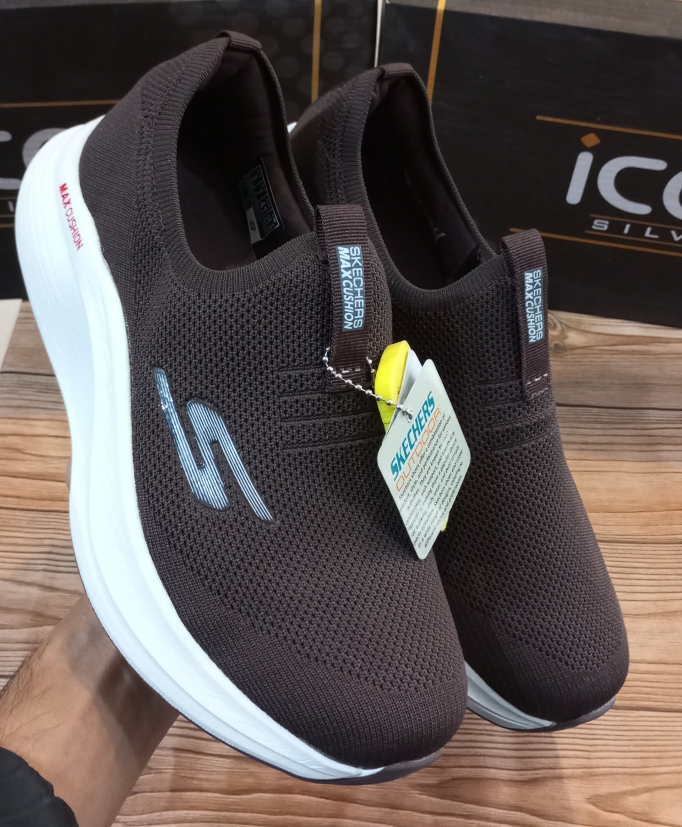 SKECHERS MAX CUSHION SUPER COMFY JOGGERS