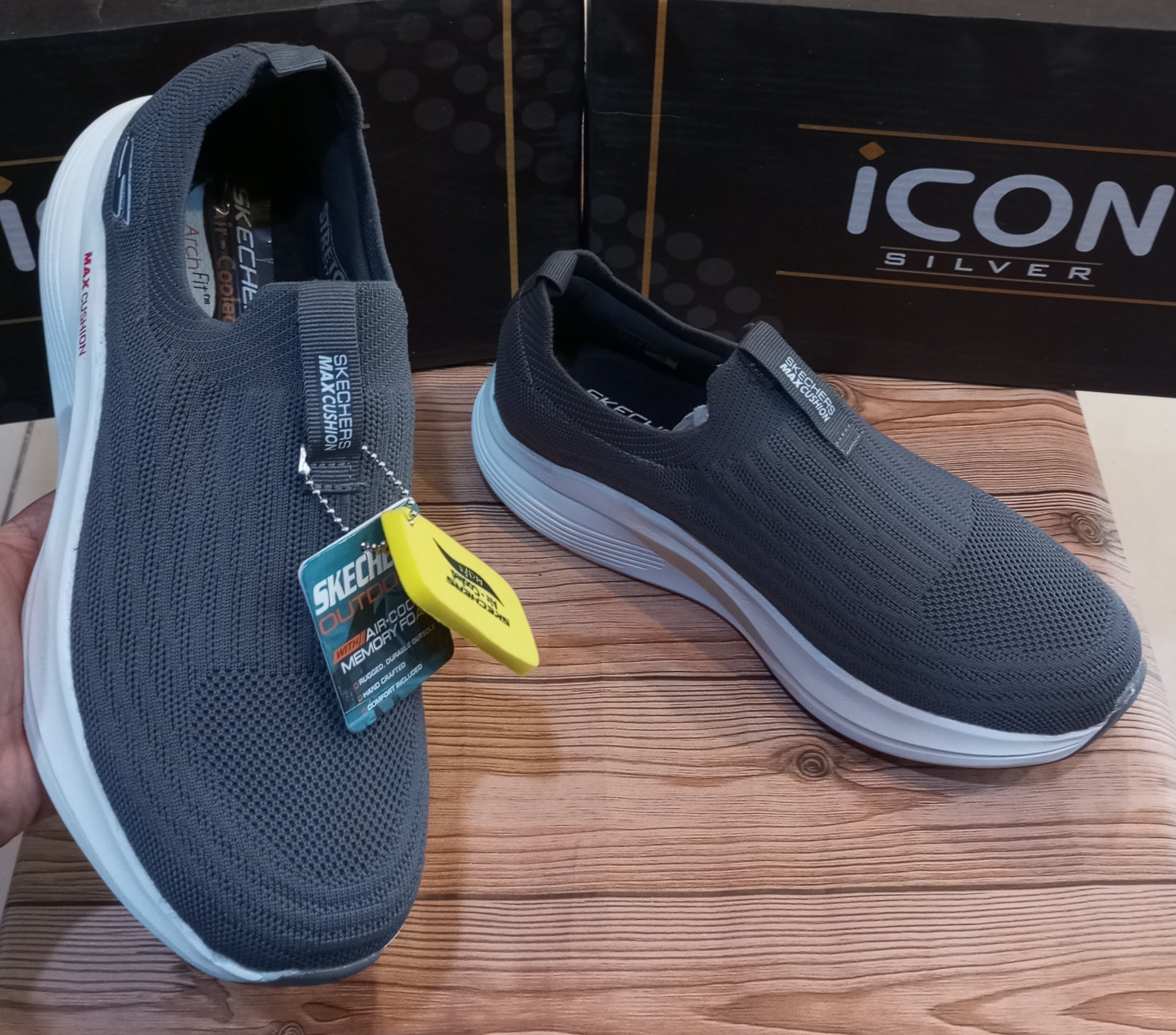 SKECHERS MAX CUSHION SUPER COMFY JOGGERS