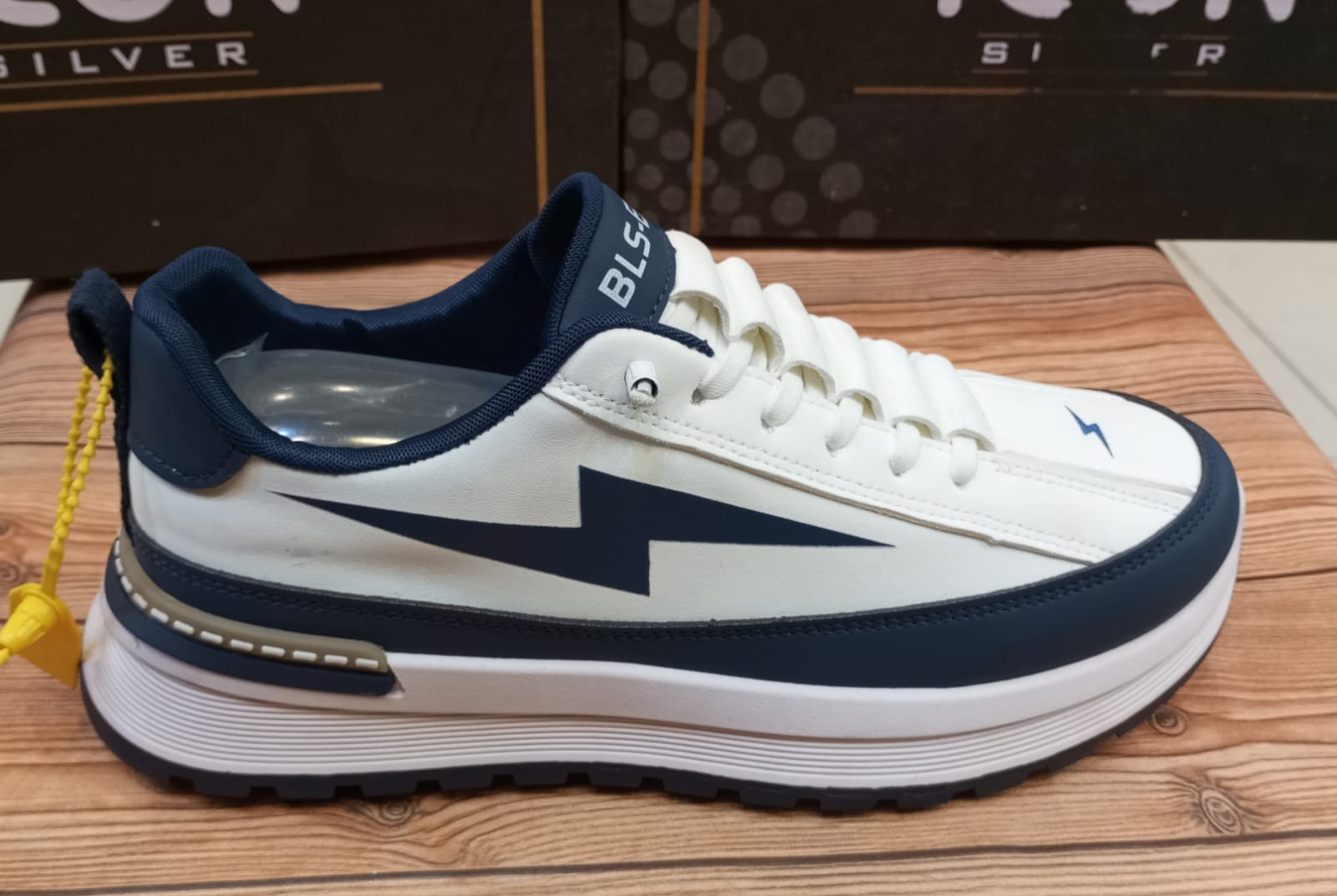 (FLASH) WITHOUT LACES CASUAL AND TRAINING JOGGERS FOR MEN