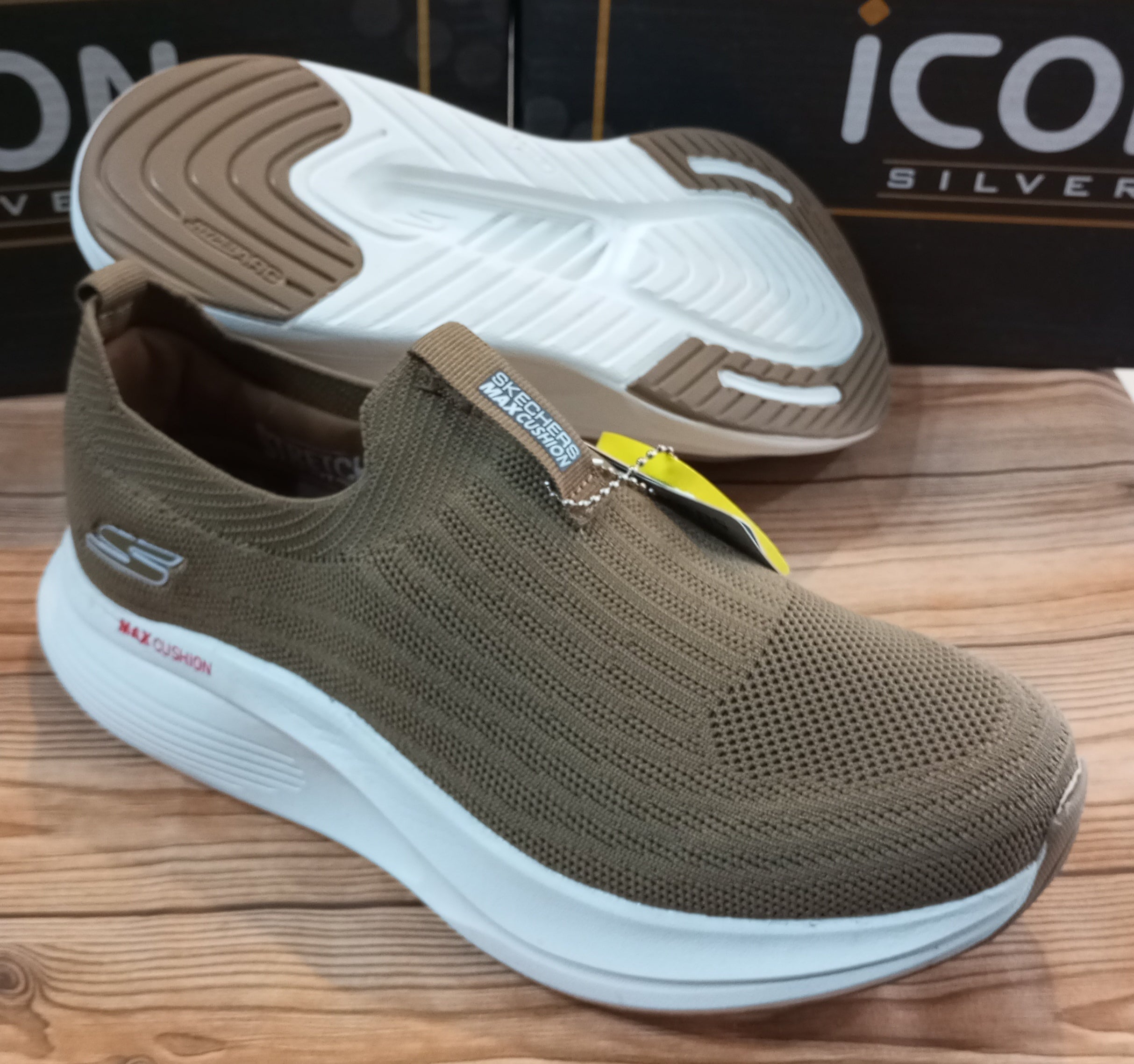 SKECHERS MAX CUSHION SUPER COMFY JOGGERS