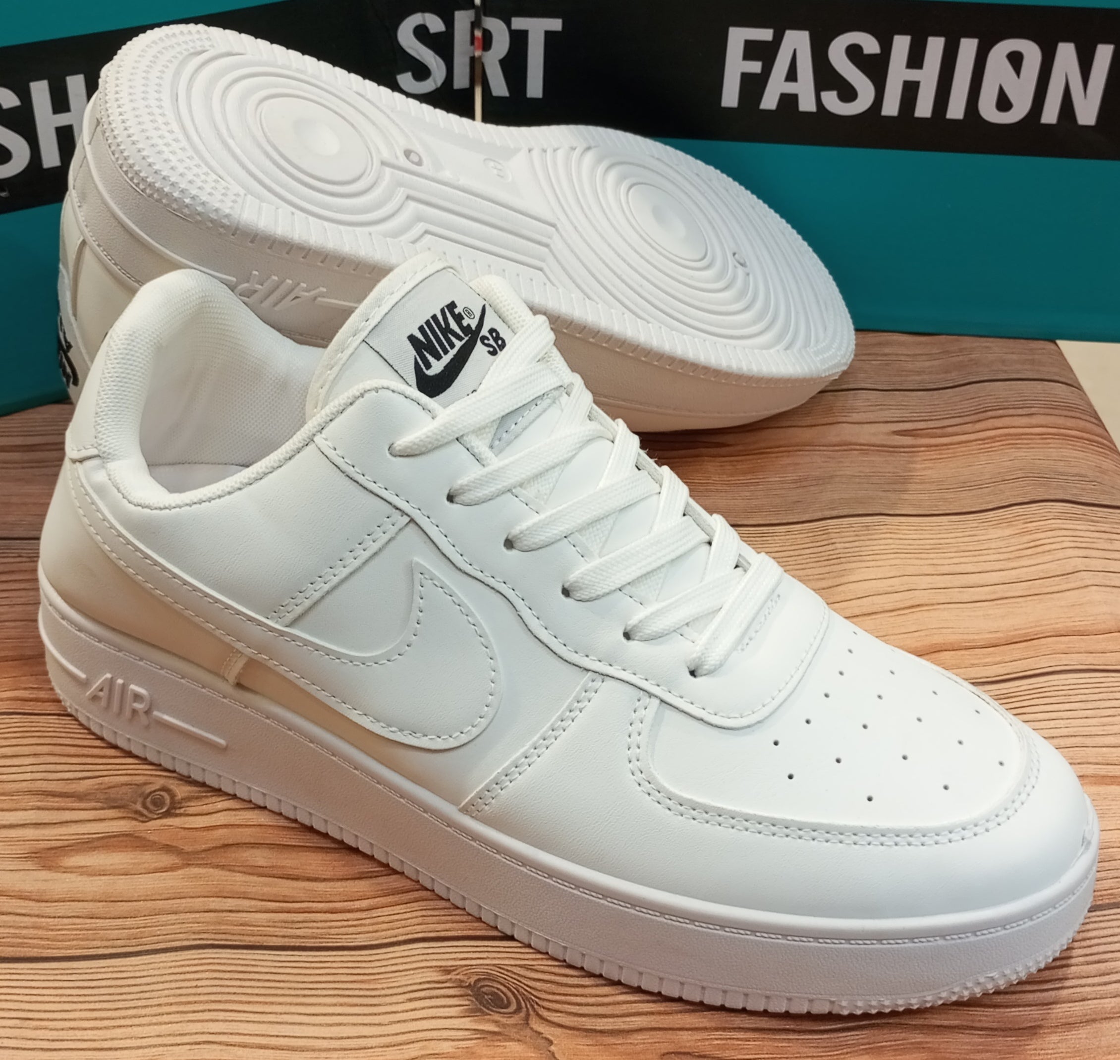TRIPLE WHITE NIKE AIR FORCE 1