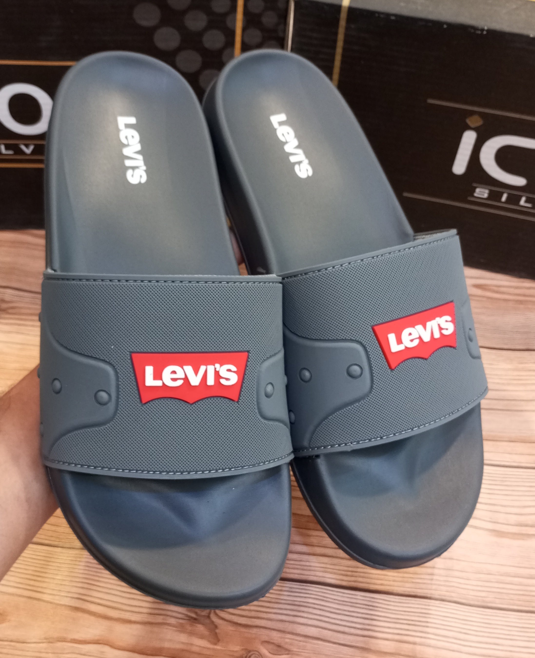 LEVIS PREMIUM QUALITY SUMMER SLIDES FOR MEN
