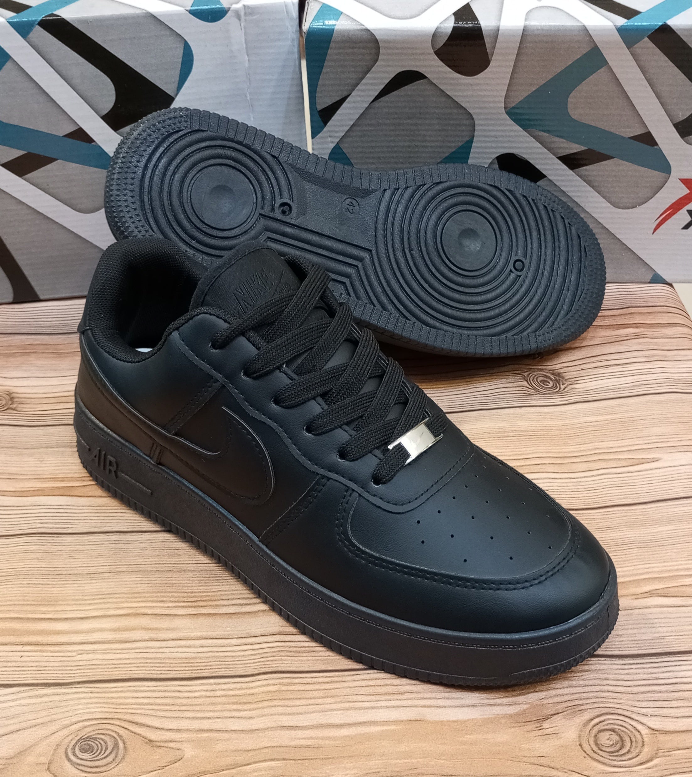 ALL BLACK NIKE AIR FORCE 1