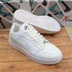 TRIPLE WHITE NIKE AIR FORCE 1