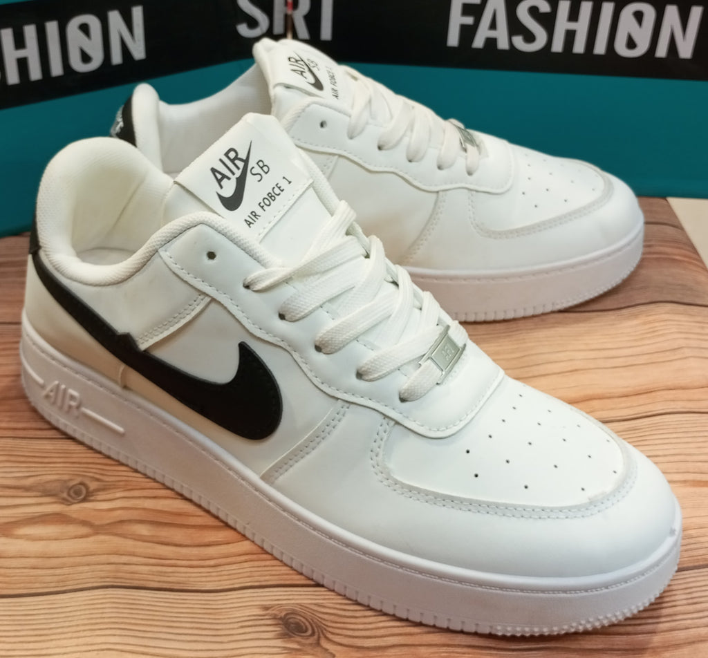 TRIPLE WHITE NIKE AIR FORCE 1