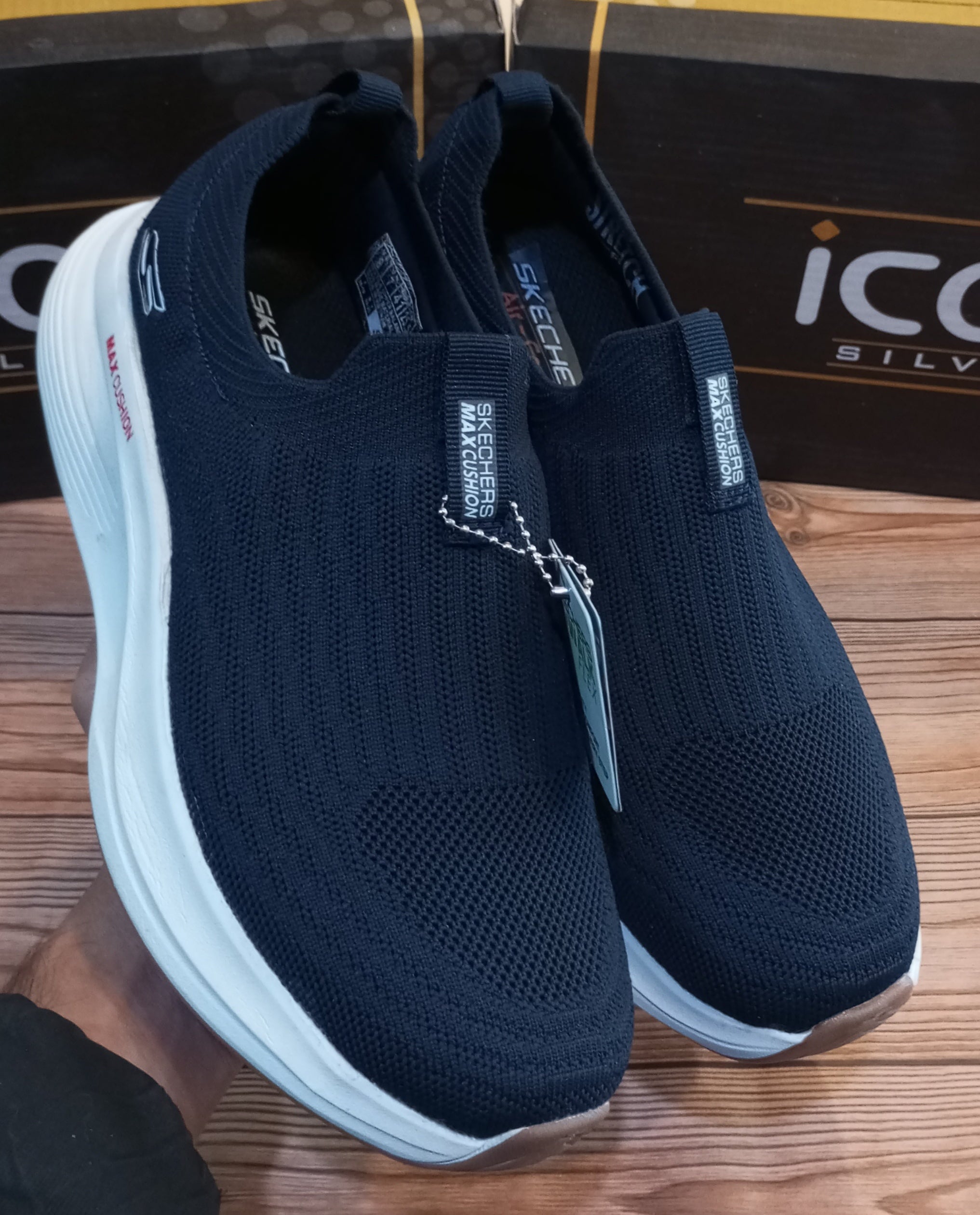 SKECHERS MAX CUSHION SUPER COMFY JOGGERS
