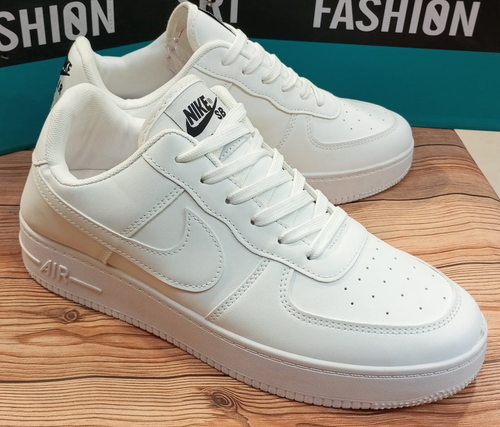 TRIPLE WHITE NIKE AIR FORCE 1