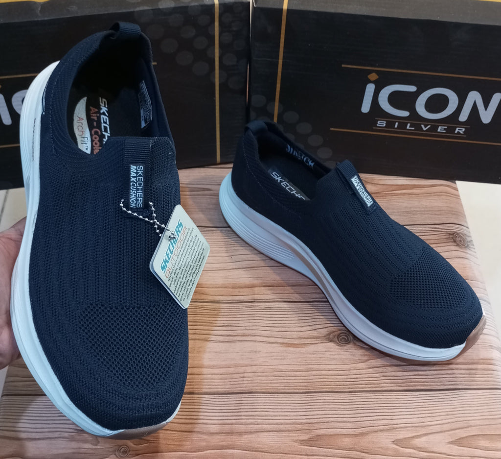 SKECHERS MAX CUSHION SUPER COMFY JOGGERS