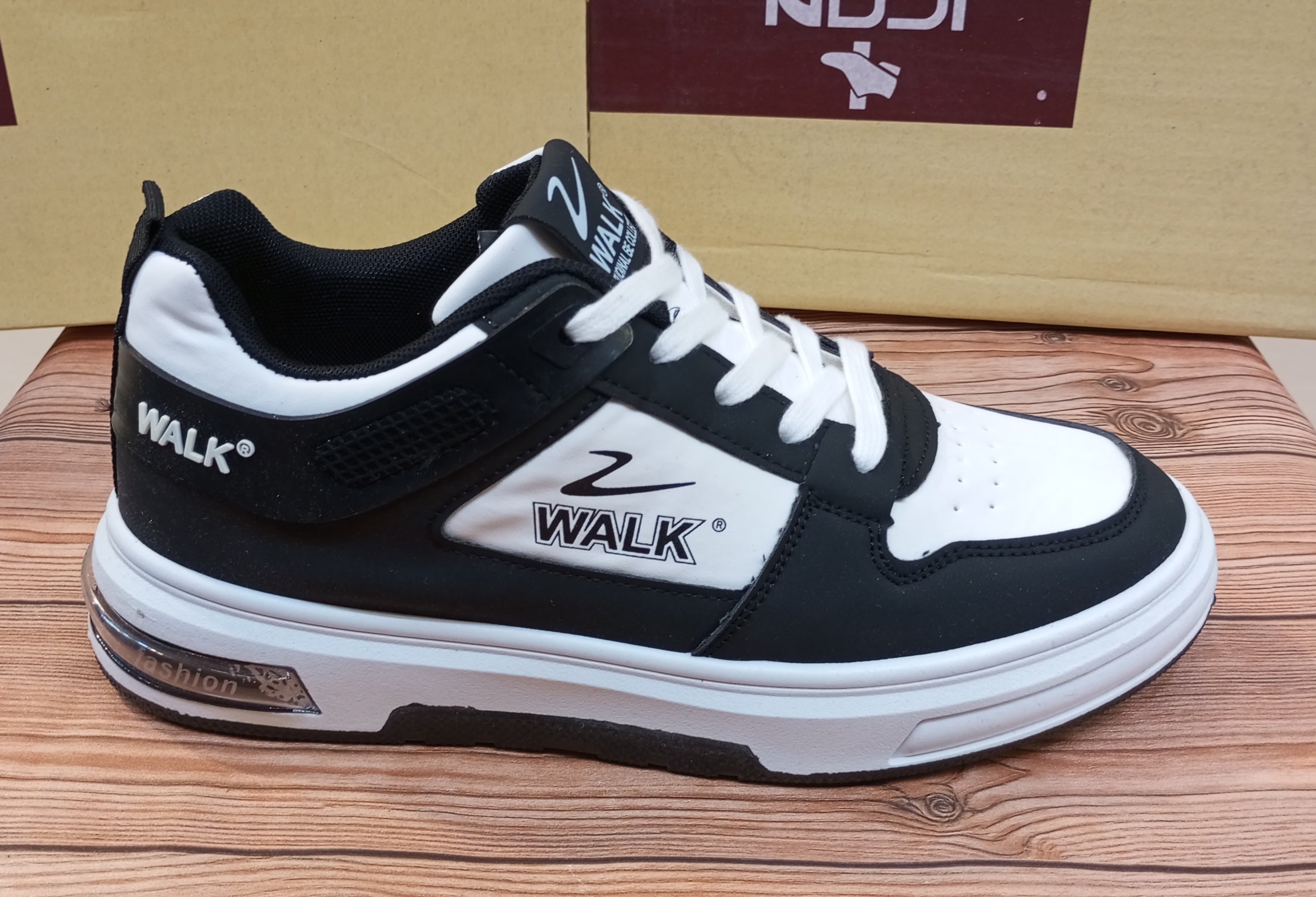 PREMIUM QUALITY WALK'S CASUAL AND PARTYWEAR SNEAKERS