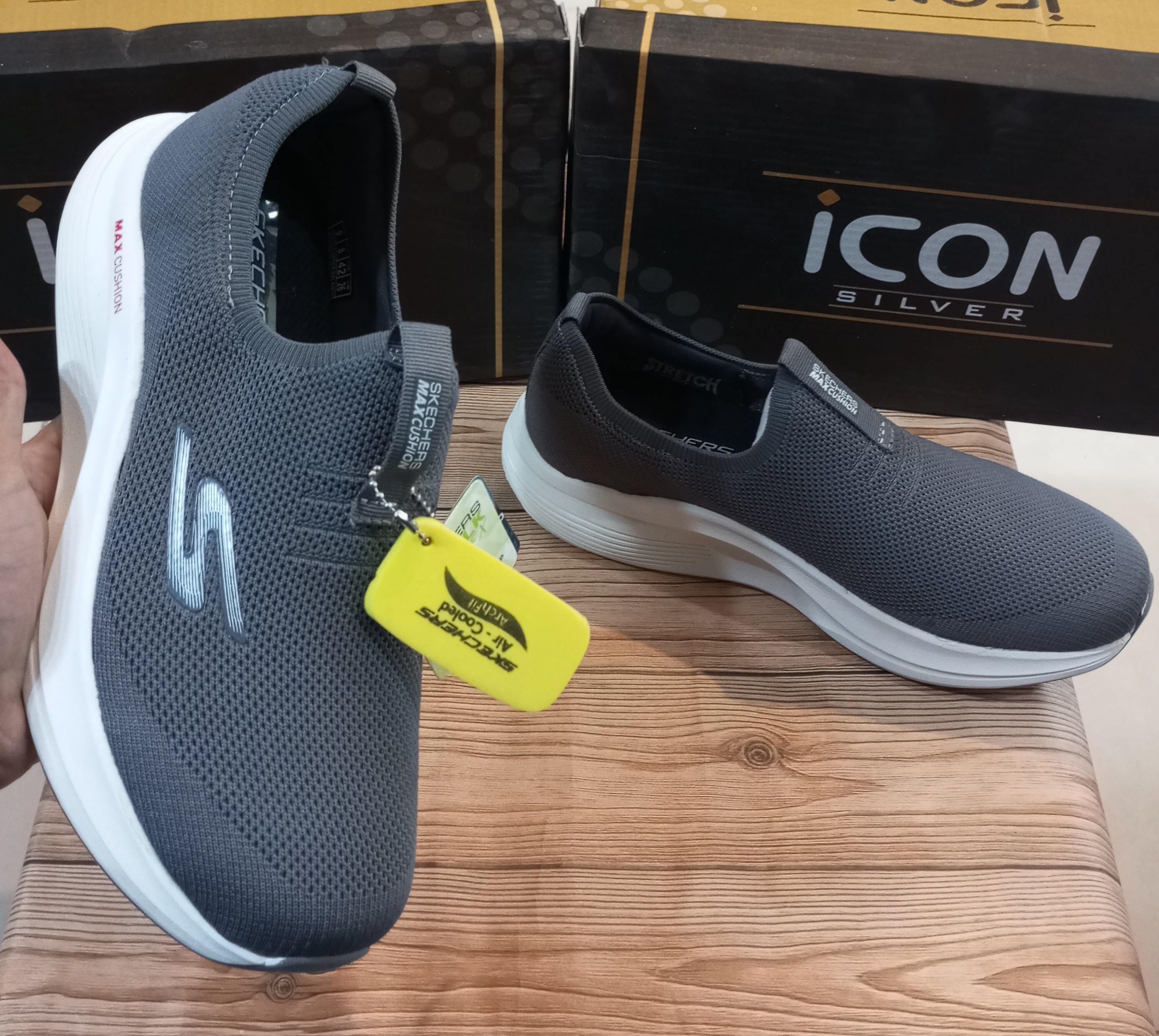 SKECHERS MAX CUSHION SUPER COMFY JOGGERS